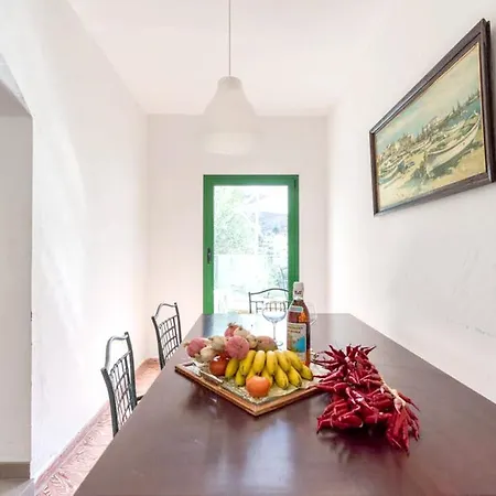 Holiday home Charming House In With Parking And Air Conditioning
