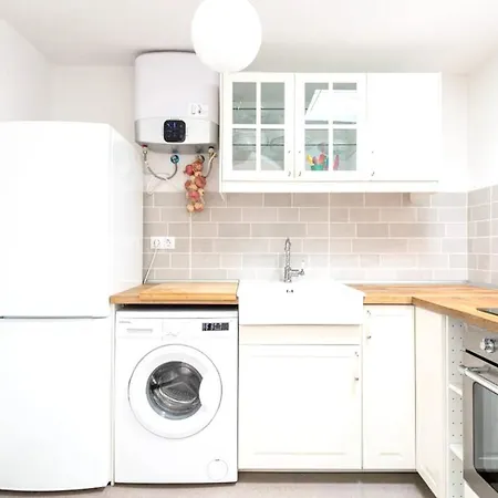 Holiday home Charming House In With Parking And Air Conditioning *