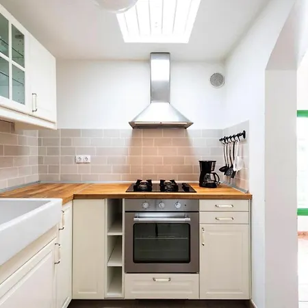 Charming House In With Parking And Air Conditioning *