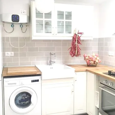 Holiday home Charming House In With Parking And Air Conditioning *