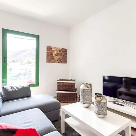 Dom wakacyjny Charming House In With Parking And Air Conditioning *