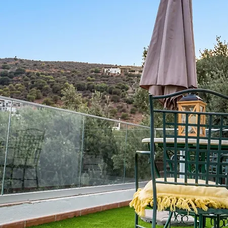 Charming House In With Parking And Air Conditioning *
