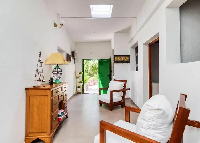 Charming House In With Parking And Air Conditioning