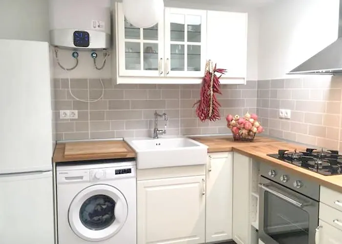 Charming House In With Parking And Air Conditioning