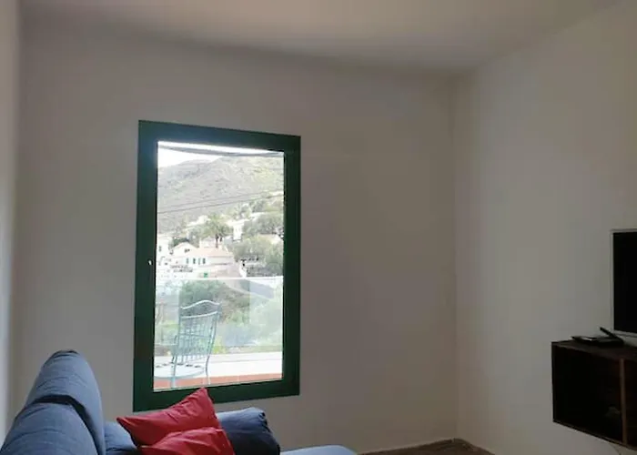 Charming House In With Parking And Air Conditioning
